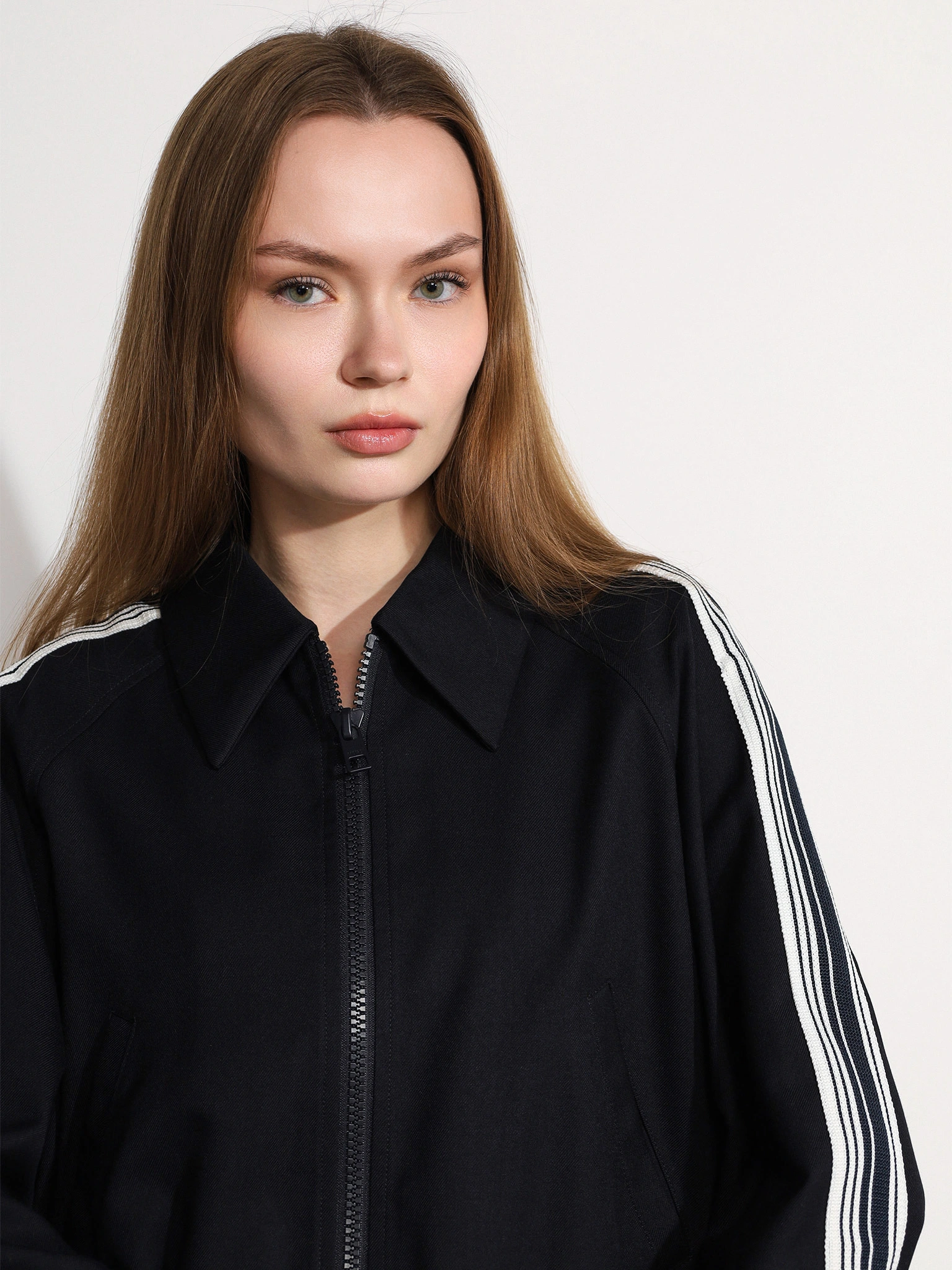 Жакет темно-синего цвета с лампасами